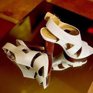 Michael Kors  size 7.5  new with out tags never worn